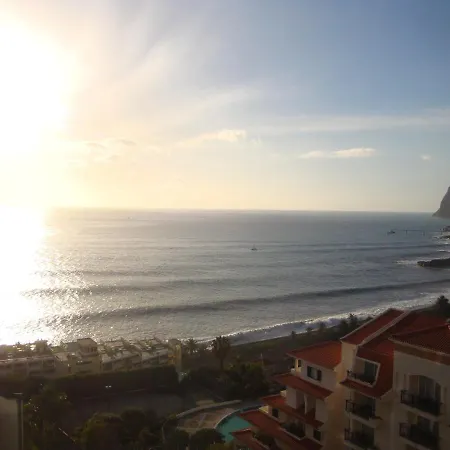 Listen The Sound Of The Sea - The Sunset Of Your Dreams Apartment Funchal (Madeira)